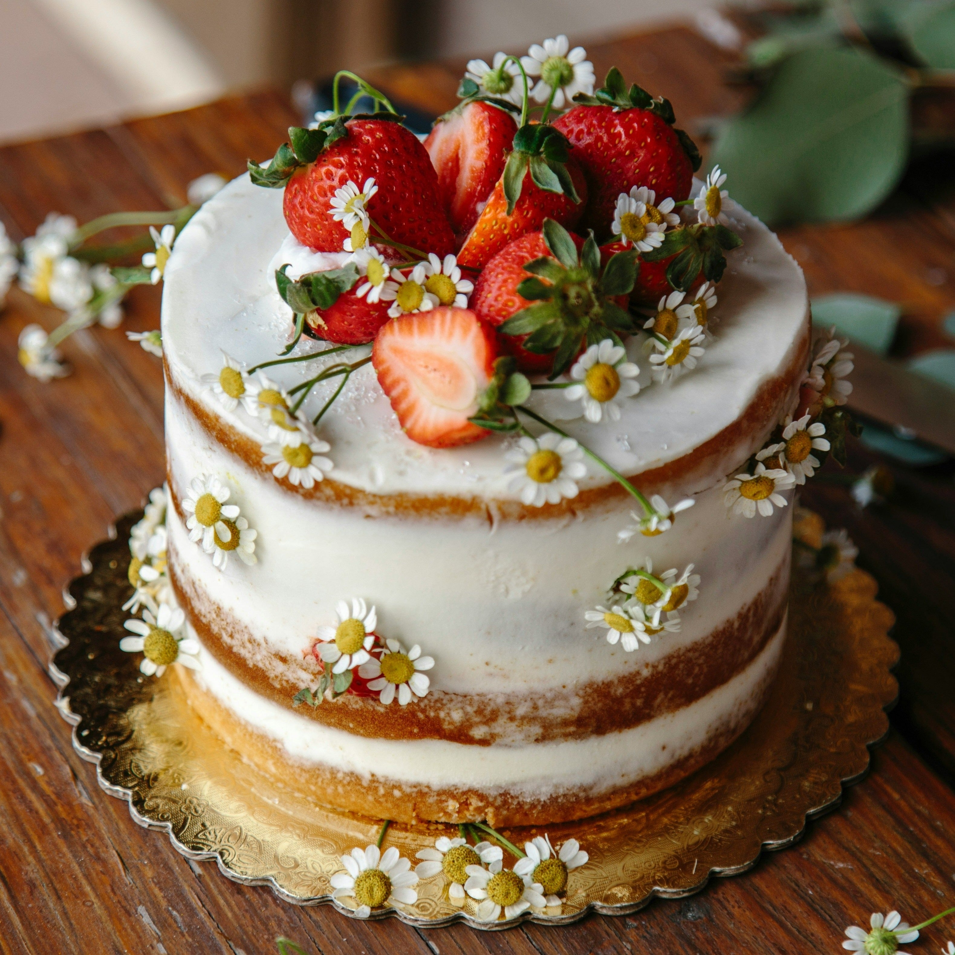 Single-tier Wedding Cake (Serves 30)